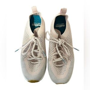 NATIVE AP mercury Liteknit pink knit lace up sneaker shoes girls kids size 4